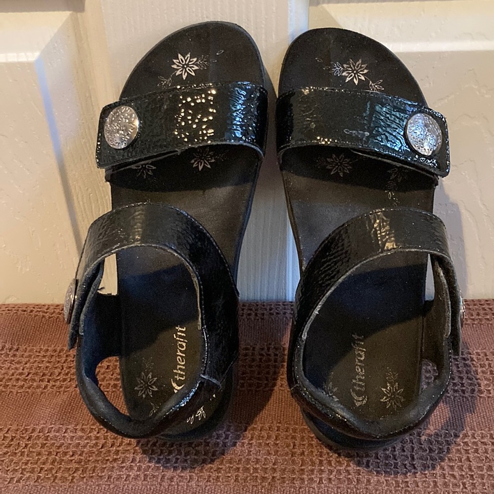 EUC Therafit sandals